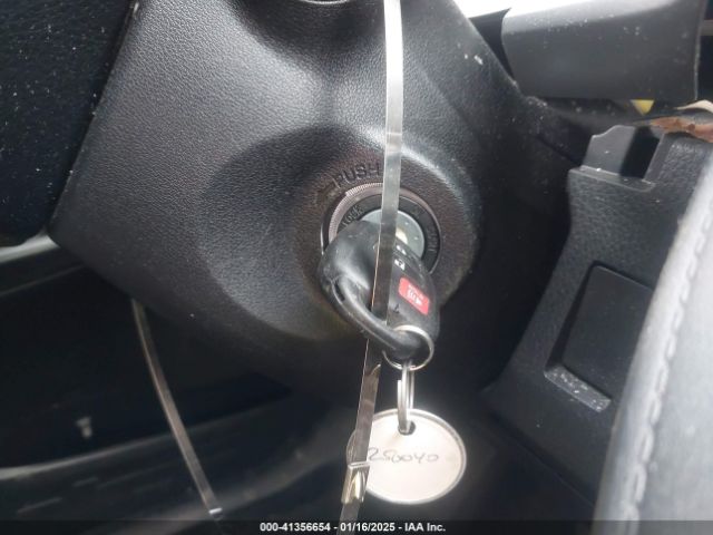 JTMBFREV5JJ737268 Toyota RAV4 LE