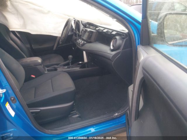 JTMBFREV5JJ737268 Toyota RAV4 LE