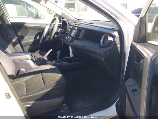 JTMZFREV6GD085086 Toyota RAV4 LE