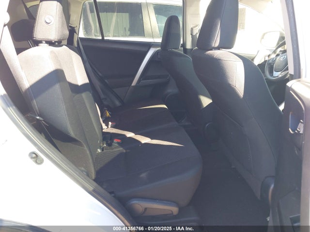 JTMZFREV6GD085086 Toyota RAV4 LE