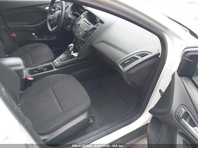 Ford FOCUS SE 2016 1FADP3K20GL345461 Image 5