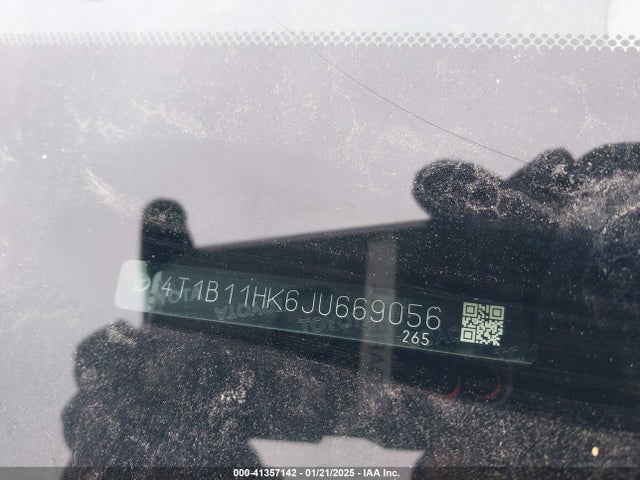 4T1B11HK6JU669056 Toyota CAMRY SE