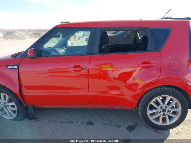 KIA SOUL + 2018 KNDJP3A55J7608245 Image 14