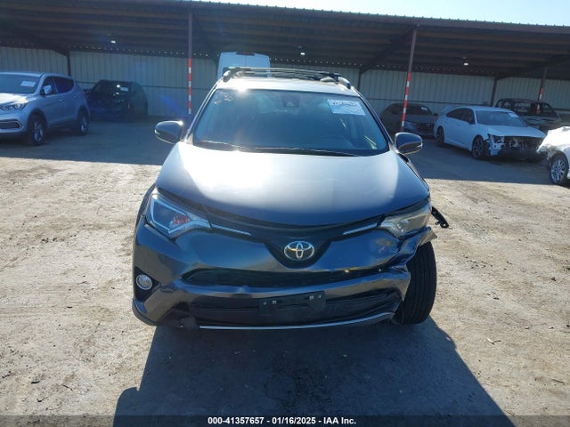 JTMRFREV3JD244427 Toyota Rav4 Adventure/xle