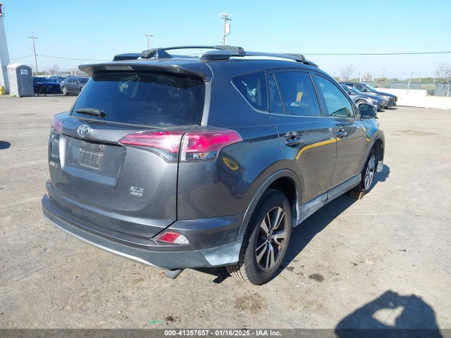 JTMRFREV3JD244427 Toyota Rav4 Adventure/xle