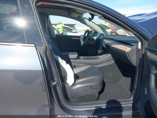 2023 TESLA MODEL Y 7SAYGDEE1PA060410 Photo 4