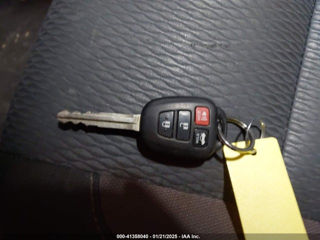 2T1BURHE3JC036760 Toyota COROLLA LE