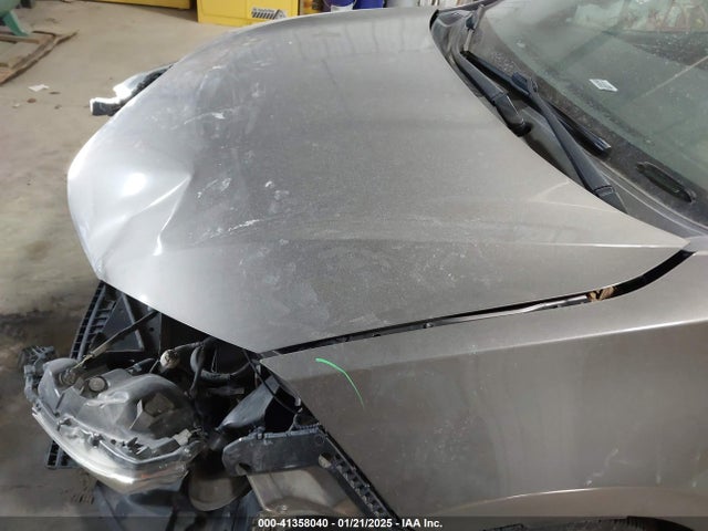 2T1BURHE3JC036760 Toyota COROLLA LE