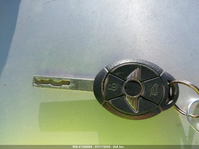 2006 MINI COOPER S WMWRE33516TL21616 Photo 10