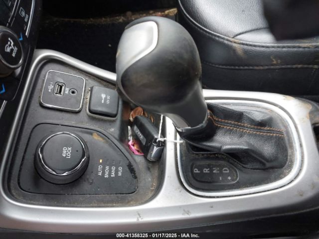 3C4NJDBB6KT683627 Jeep Compass Latitude 4x4