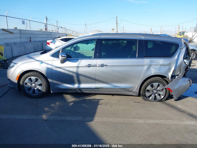 Chrysler Pacifica Hybrid Limited 2018 2C4RC1N70JR124688 Image 14