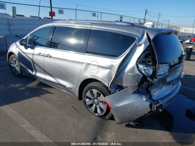 2018 CHRYSLER PACIFICA HYBRID 2C4RC1N70JR124688 Photo 2