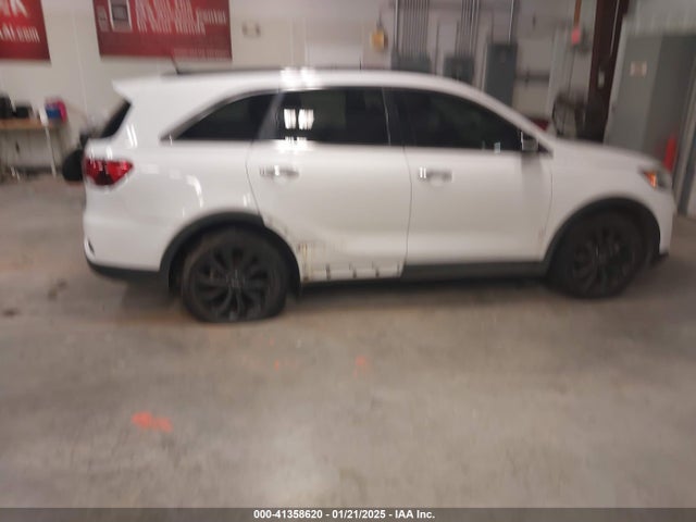 KIA Sorento 3.3l S 2019 5XYPG4A57KG601463 Image 14