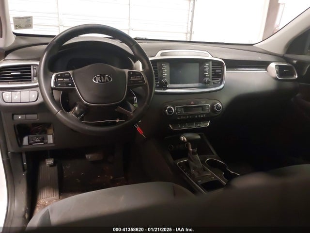 KIA Sorento 3.3l S 2019 5XYPG4A57KG601463 Image 19