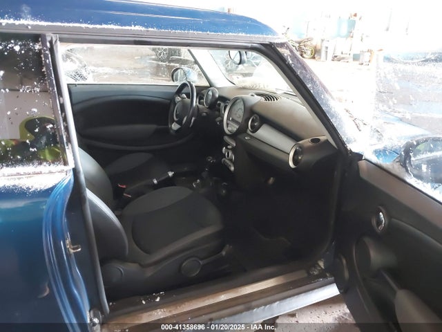 2009 MINI COOPER CLUBMAN WMWML33559TN69257 Photo 4