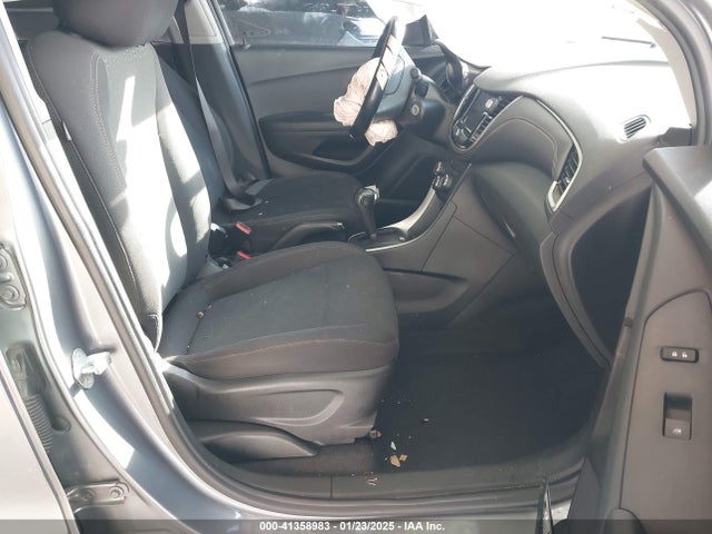 3GNCJKSB7LL286075 Chevrolet Trax Fwd Ls