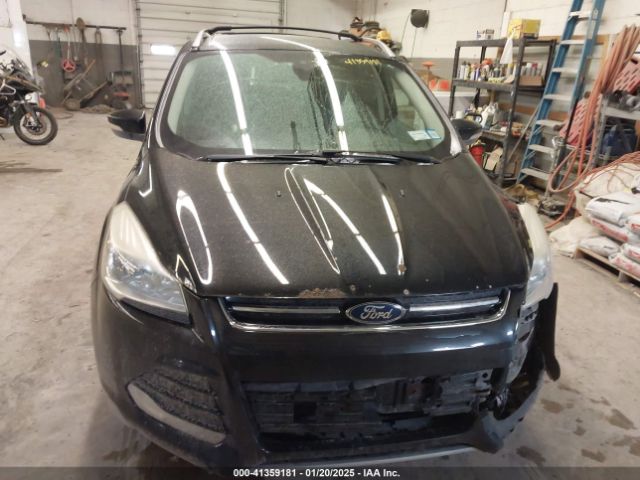 1FMCU9JX2FUA02363 Ford Escape Titanium