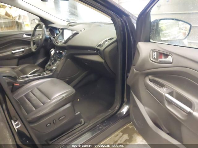 1FMCU9JX2FUA02363 Ford Escape Titanium