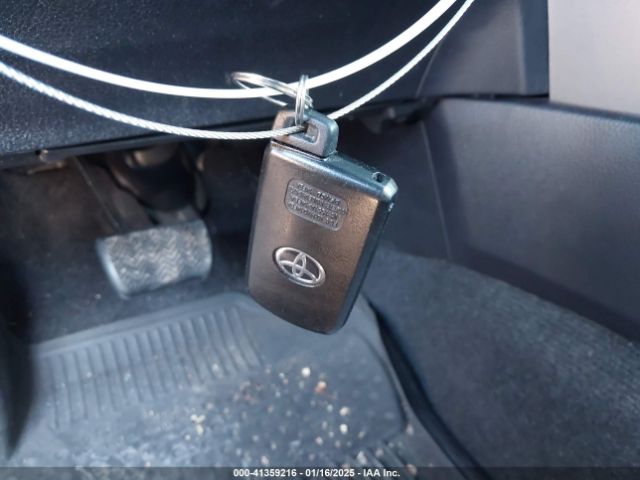2T3RFREV9JW817320 Toyota Rav4 Adventure/xle