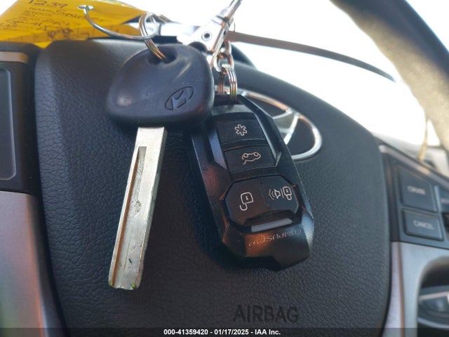 KMHCT5AE8HU338564 Hyundai ACCENT SE