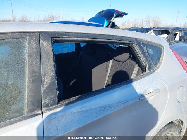KMHCT5AE8HU338564 Hyundai ACCENT SE