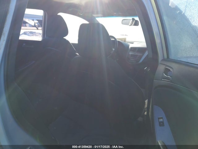 KMHCT5AE8HU338564 Hyundai ACCENT SE