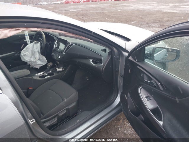 1G1ZD5ST9SF102504 Chevrolet Malibu Fwd 1lt