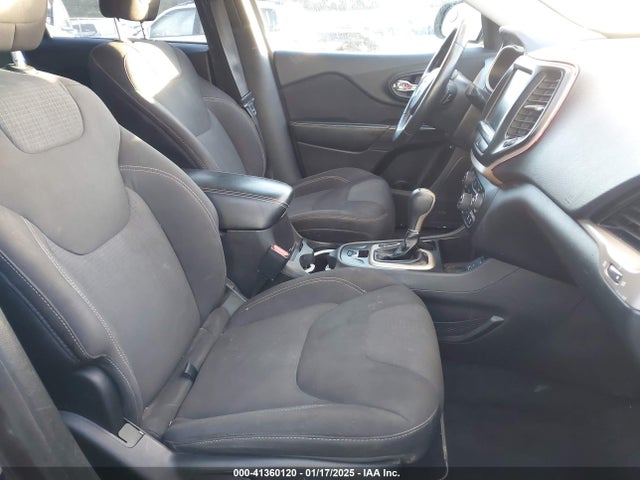 1C4PJLCB9FW525798 Jeep Cherokee Latitude