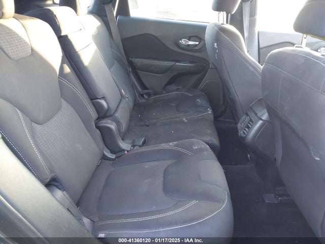 1C4PJLCB9FW525798 Jeep Cherokee Latitude