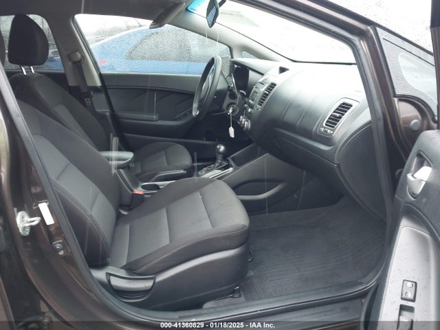 3KPFK4A74JE218667 KIA Forte