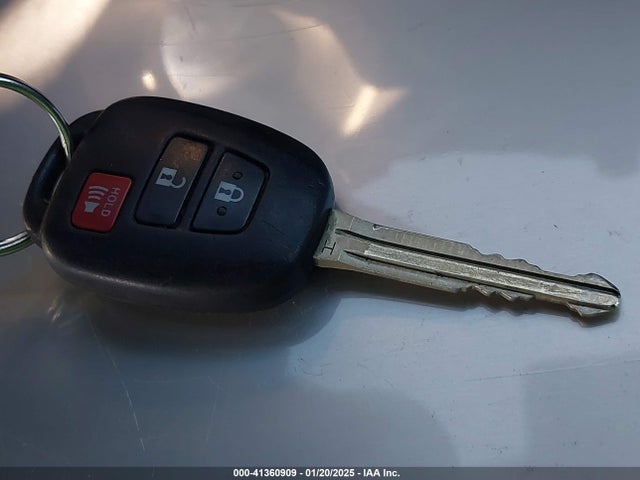 Toyota RAV4 LE 2017 2T3ZFREV8HW336176 Image 11