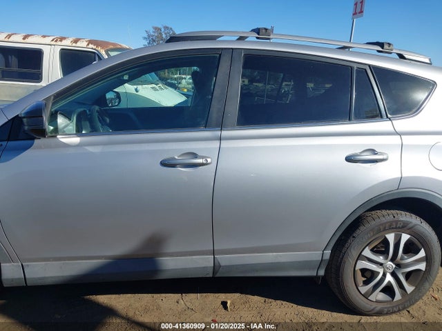 Toyota RAV4 LE 2017 2T3ZFREV8HW336176 Image 14
