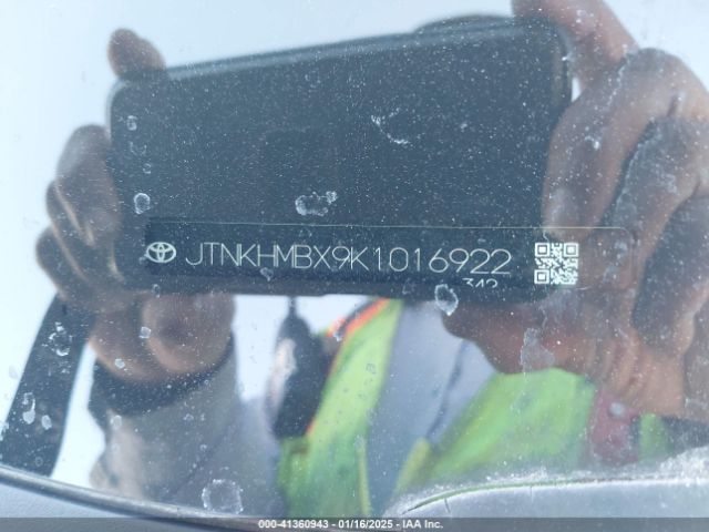 JTNKHMBX9K1016922 Toyota C-HR LE