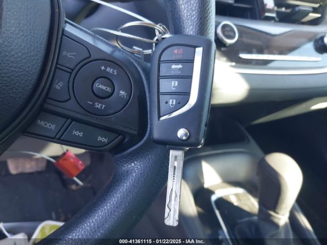 5YFEPMAE3NP335687 Toyota COROLLA LE
