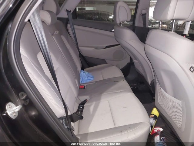 KM8J3CA49JU747939 Hyundai TUCSON SEL