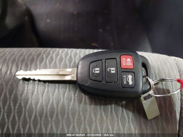 2T1BURHE2GC742160 Toyota COROLLA LE