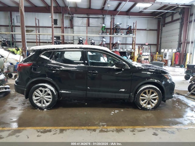 JN1BJ1CR8JW280872 Nissan Rogue Sport S