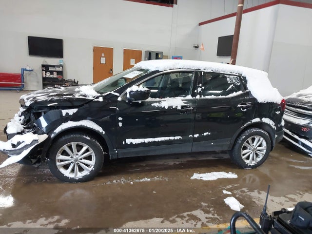 JN1BJ1CR8JW280872 Nissan Rogue Sport S