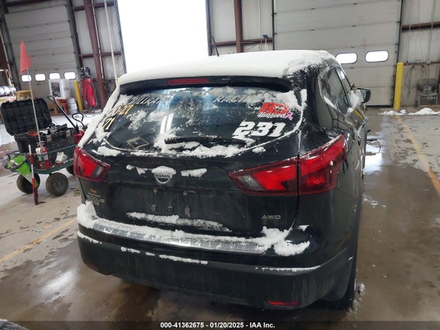 JN1BJ1CR8JW280872 Nissan Rogue Sport S