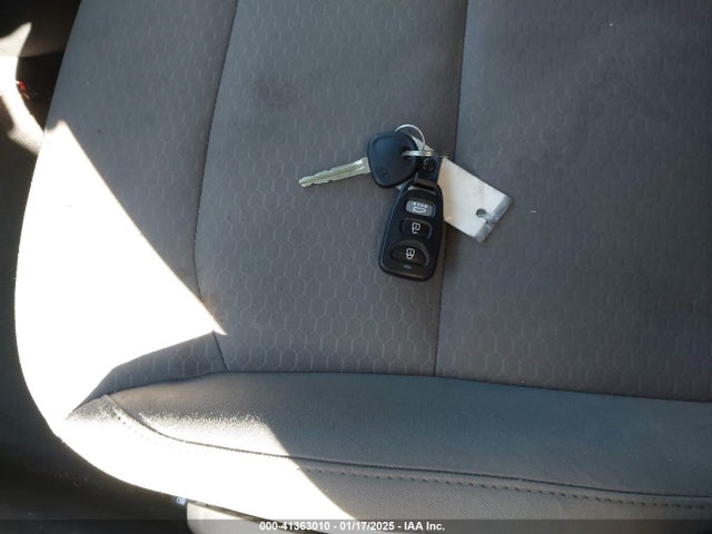 Hyundai ELANTRA SE 2019 5NPD74LF4KH492686 Image 11