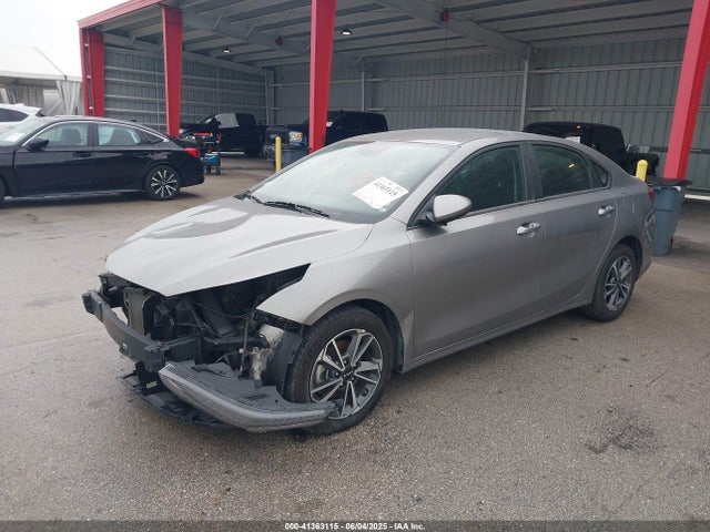 KIA Forte Lxs 2023 3KPF24AD6PE571796 Image 2