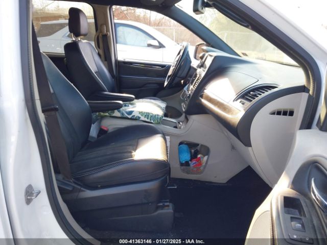 2C4RDGCG2KR775177 Dodge Grand Caravan Sxt