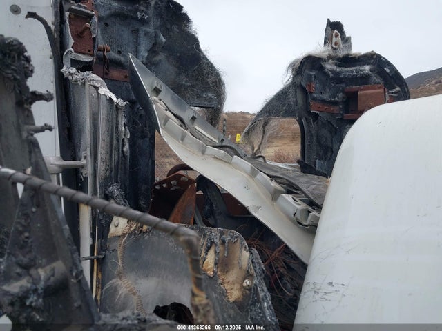 41363266 :رقم المزاد ، 3WKAD79X4CF307003 vin ، 2012 Kenworth Construction T660 مزاد بيع