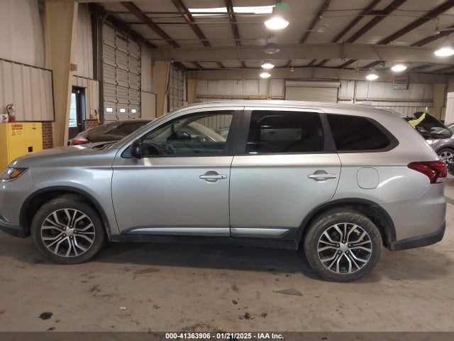 Mitsubishi Outlander Es/le/se/sel 2018 JA4AZ3A36JJ002412 Image 14