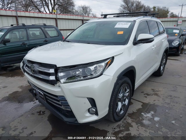 Toyota Highlander Limited Platinum 2018 5TDDZRFH3JS914704 Image 2