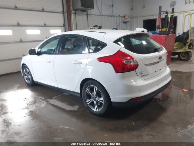 Ford FOCUS SE 2014 1FADP3K28EL255231 Image 3