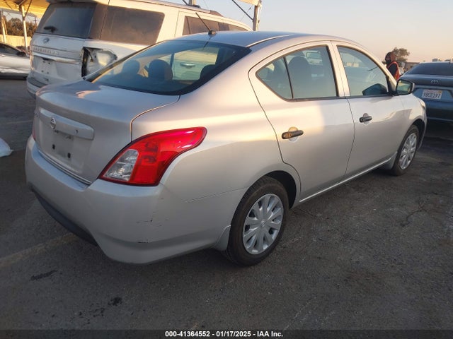 Nissan Versa 1.6 S 2018 3N1CN7AP9JL888127 Image 4