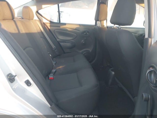 Nissan Versa 1.6 S 2018 3N1CN7AP9JL888127 Image 8