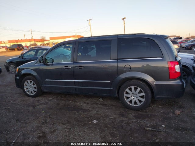 2C4RC1BG4GR213998 Chrysler Town & Country Touring