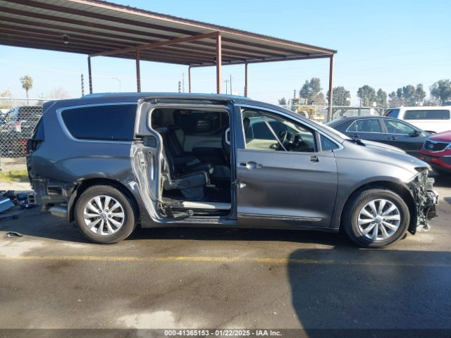 2C4RC1BG8JR119811 Chrysler Pacifica Touring L